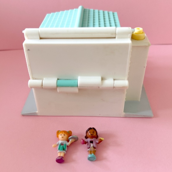 1993 Vintage Polly Pocket - Pizzeria with 2 dolls - Picture 4 of 9